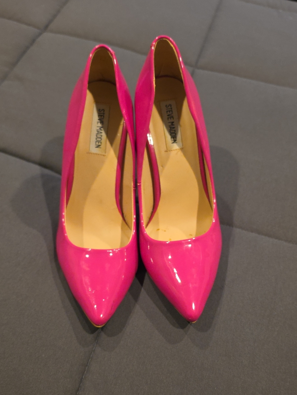 Steve Madden Patent Pointed-Toe Pumps in Bright Pink